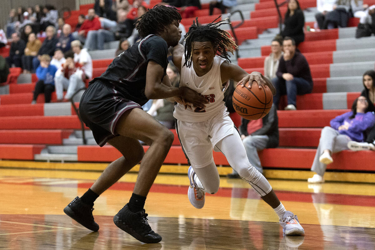 Arbor View’s Sebastian Knox (2) drives around Cimarron-Memorial’s Amir McDaniels, ...