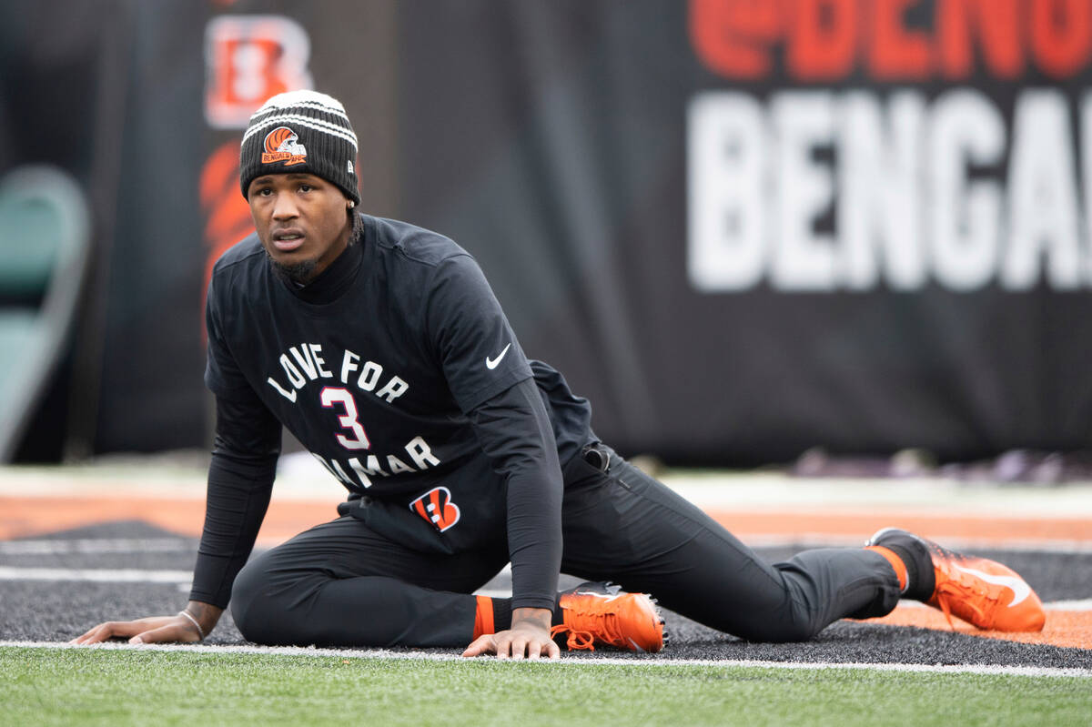 Cincinnati Bengals wide receiver Tee Higgins (85) warms up in a shirt in support of Buffalo Bil ...