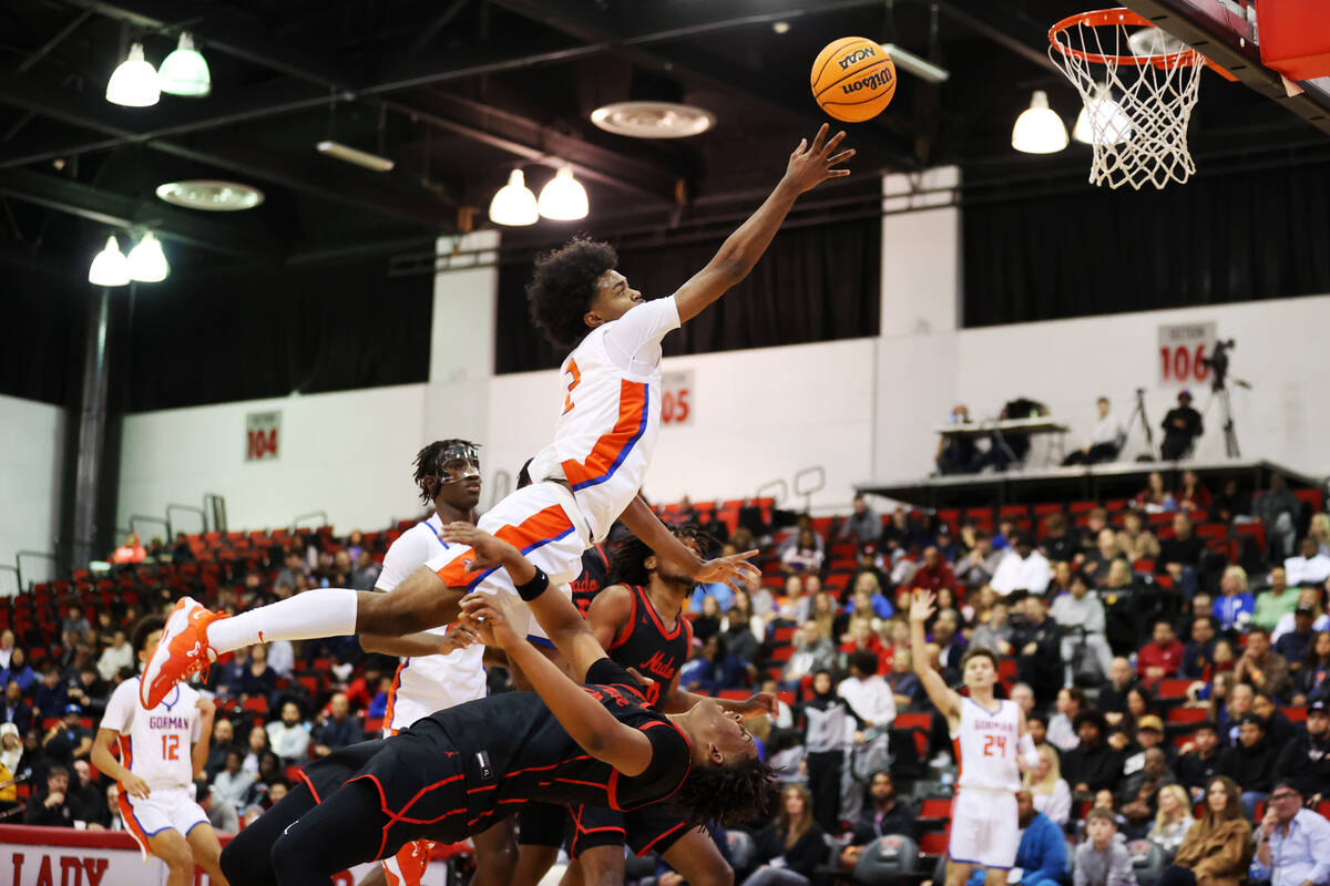 Coronado's Tee Bartlett (13) defends a shot from Bishop Gorman's Keenan Bey (2) during the firs ...