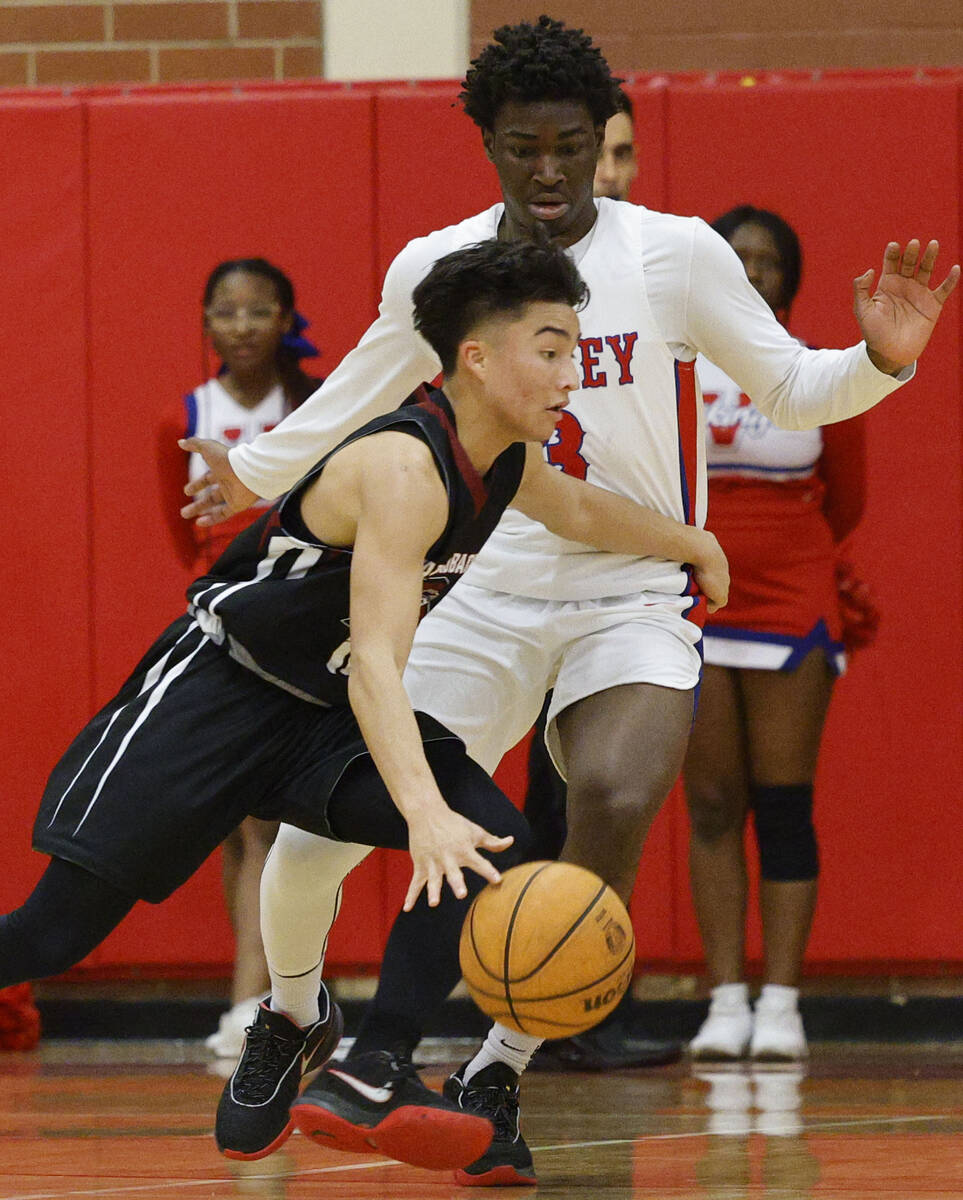 Desert Oasis' Breyden Tachera (10) drives past Valley's Elijah Flowers (3) during the second ha ...