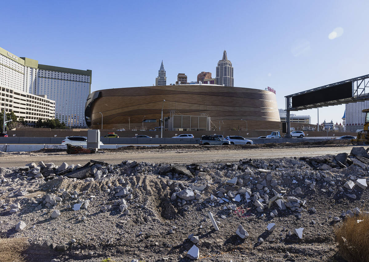 Construction is underway on Interstate 15 near Tropicana Avenue, on Thursday, Jan. 26, 2023, in ...