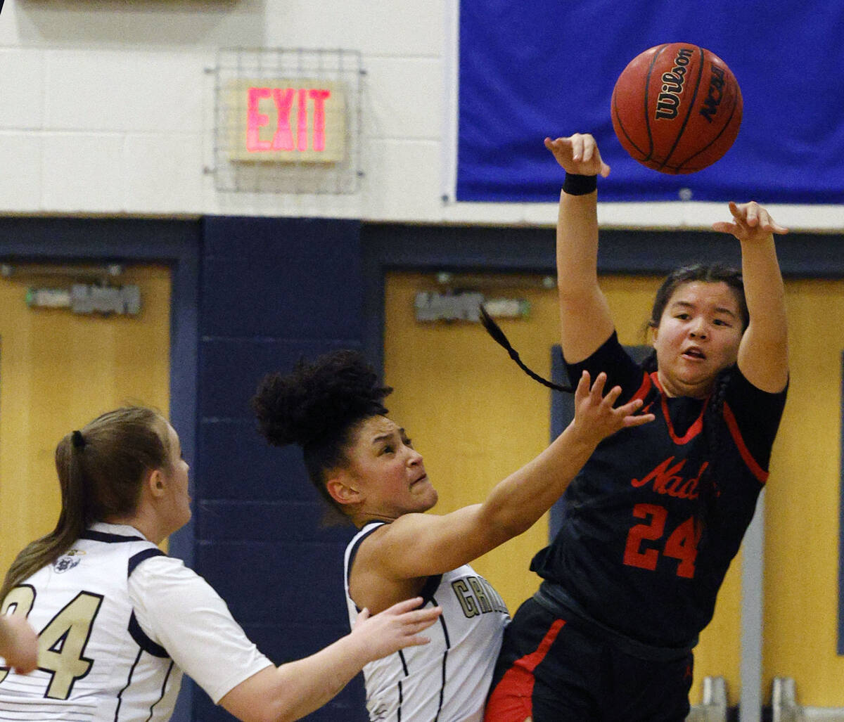 Coronado's Sunny Li (24) looks to pass against Spring Valley's Mia Ervin (1) and Spring Valley' ...
