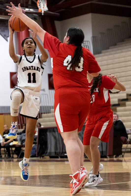 Cimarron-Memorial’s Heaven Hill (11) shoots against Doral’s Amanda Orasi (43) dur ...