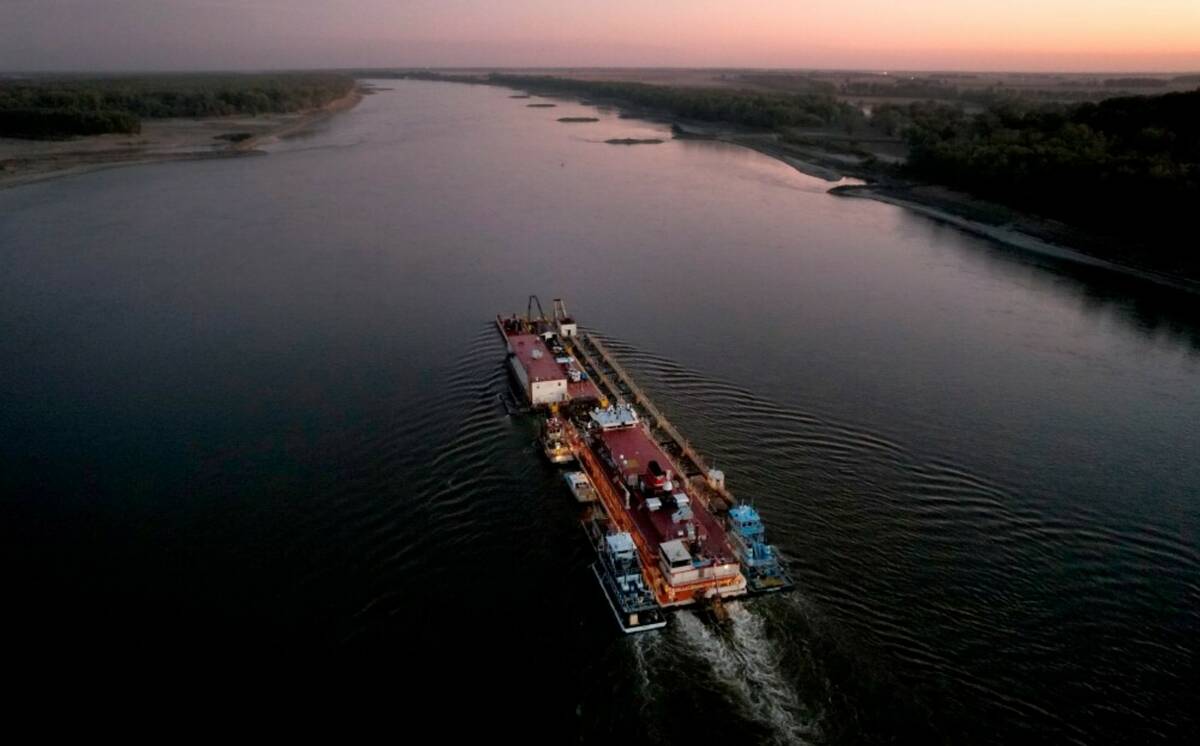 Dredge Jadwin, a U.S. Army Corps of Engineers dredging vessel, powers south down the Mississipp ...