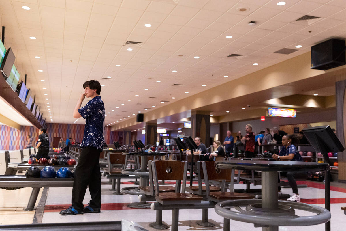 Shadow Ridge's Jerrad Barczyszyn gets ready to bowl during the high school boy's 5A bowling sta ...