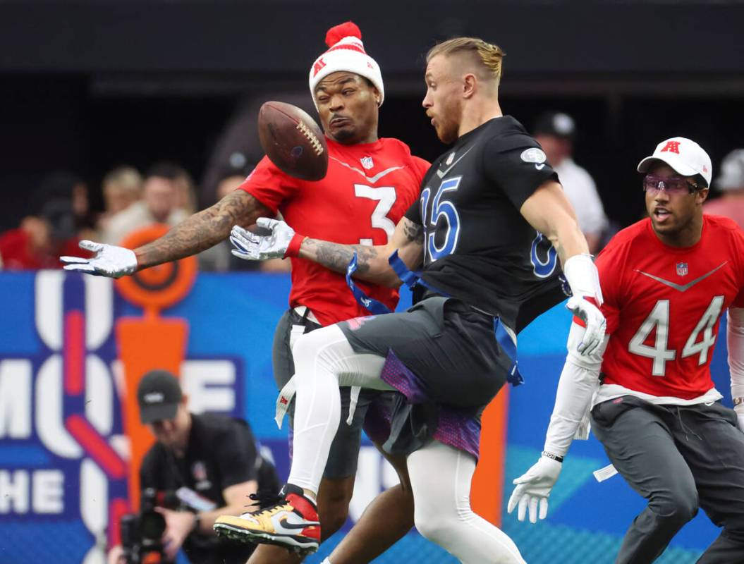 San Francisco 49ers tight end George Kittle (85) tries to make the catch under pressure from Lo ...