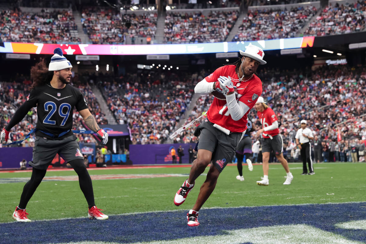 Las Vegas Raiders wide receiver Davante Adams (17) scores a touchdown past San Francisco 49ers ...