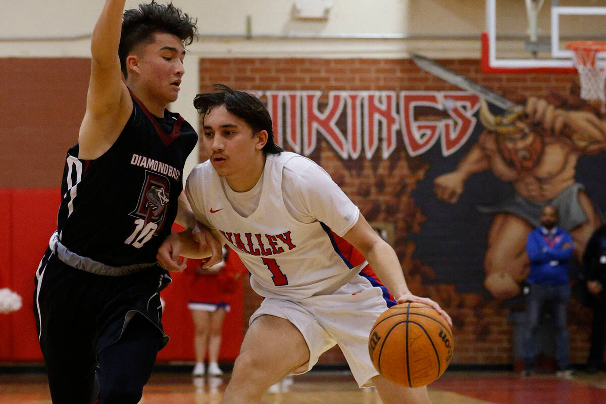 Valley's Nakalayah Fabello (1) tries to drive past Desert Oasis' Breyden Tachera (10) during th ...