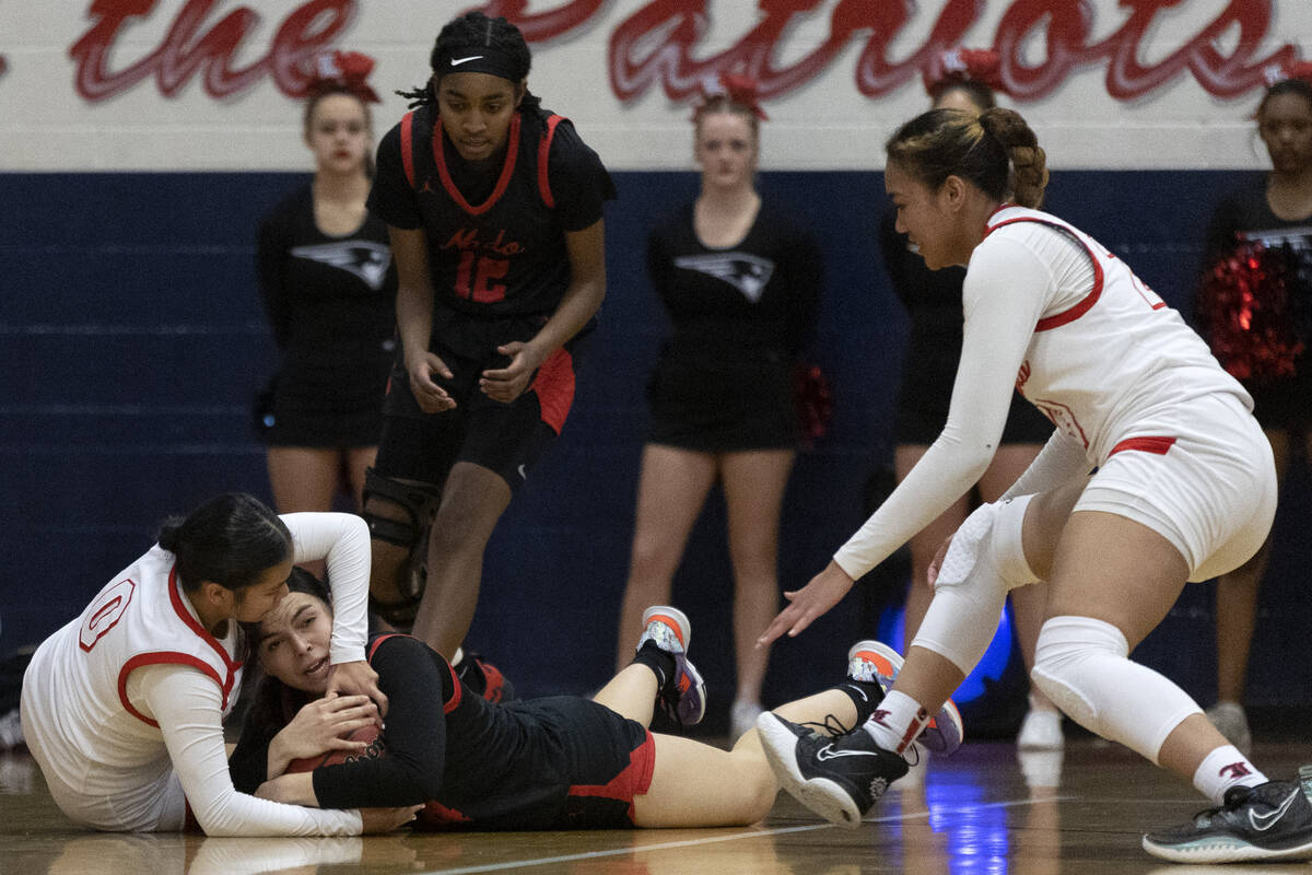 Liberty’s Jossy Calizo, left, and Coronado’s Kaylee Walters, bottom center, dive ...