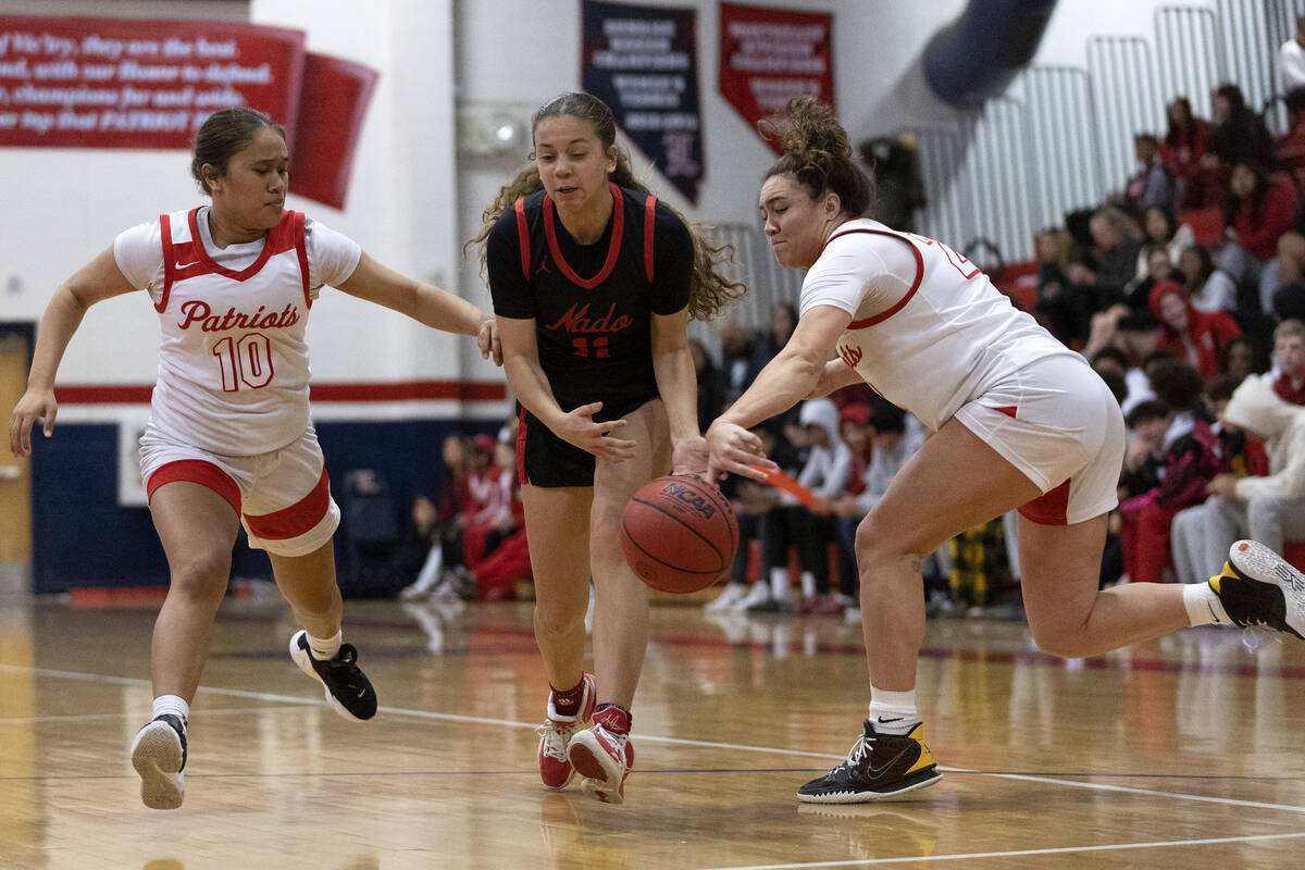 Coronado’s Gabrielle Brooks (11) dribbles through Liberty’s Alofa Eteuini (10) an ...