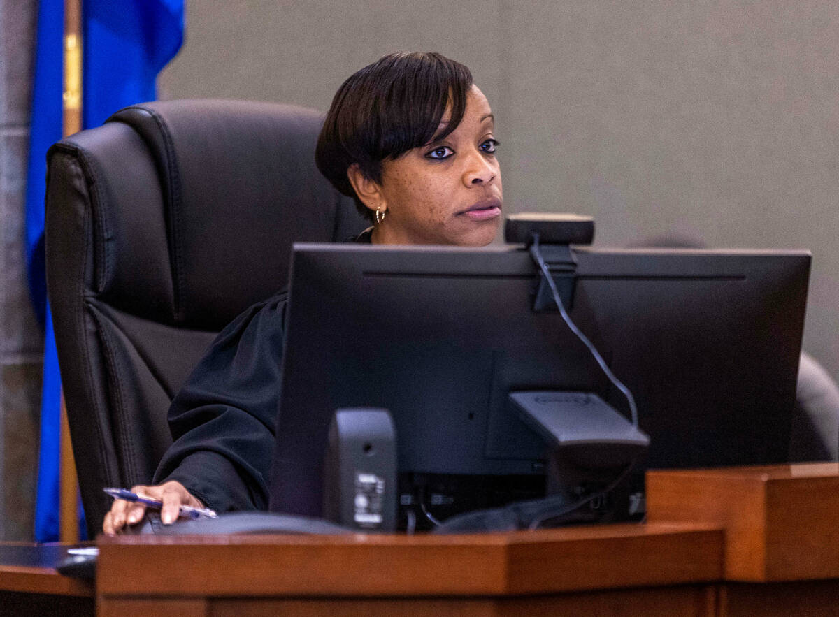 Judge Tierra Jones presides over Tyson Hampton's "not guilty" plea to dozens of felon ...