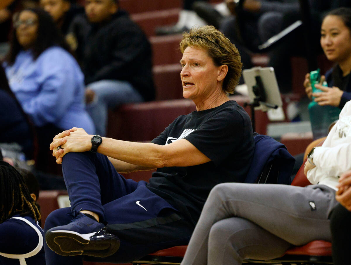 Centennial's head coach Karen Weitz watches her players during the second half of a girls&#x201 ...