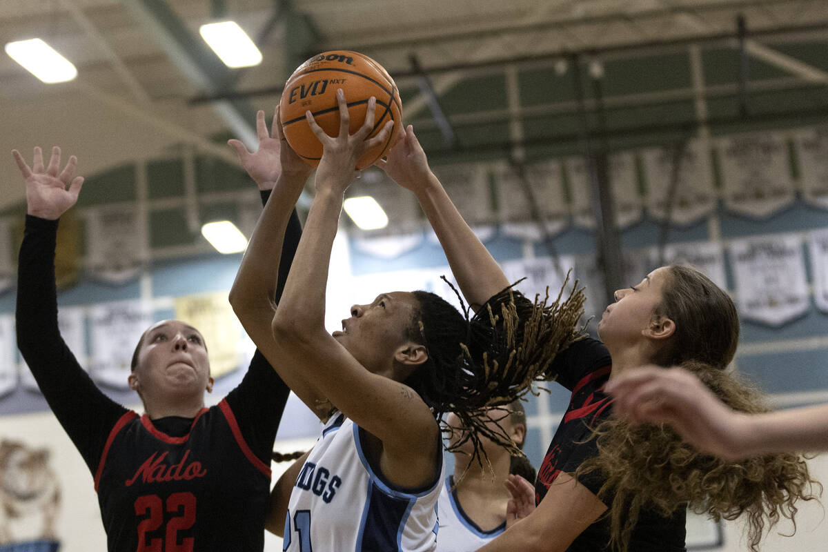 Centennial’s CiCi Ajomale (21) shoots against Coronado’s Ashtyn Wick (22) and Gabby Brooks, ...