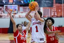 Las Vegas' Layla Faught (1) looks to pass against Arbor View's Arianna Vera (11) and Talyiah Mc ...