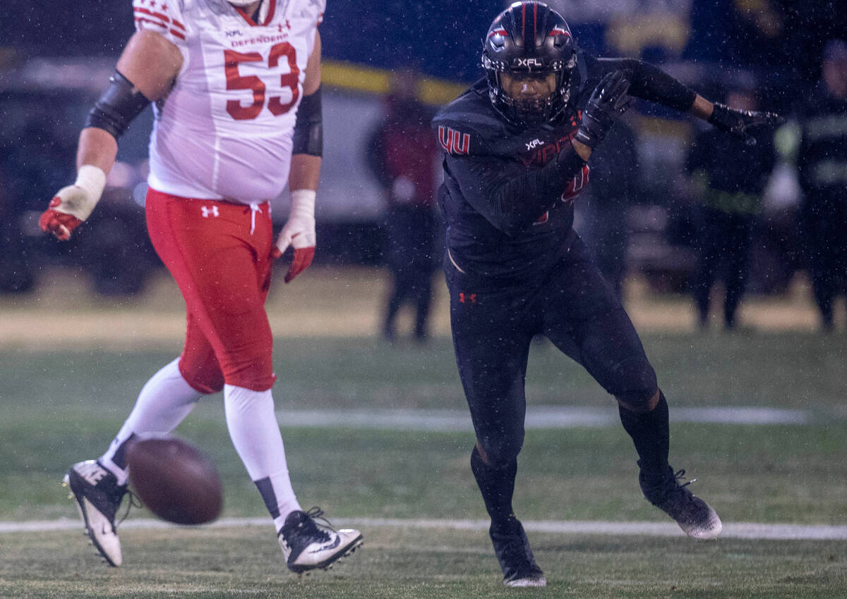 Vegas Vipers linebacker Vic Beasley pursues a fumble during the first half of an XFL football g ...