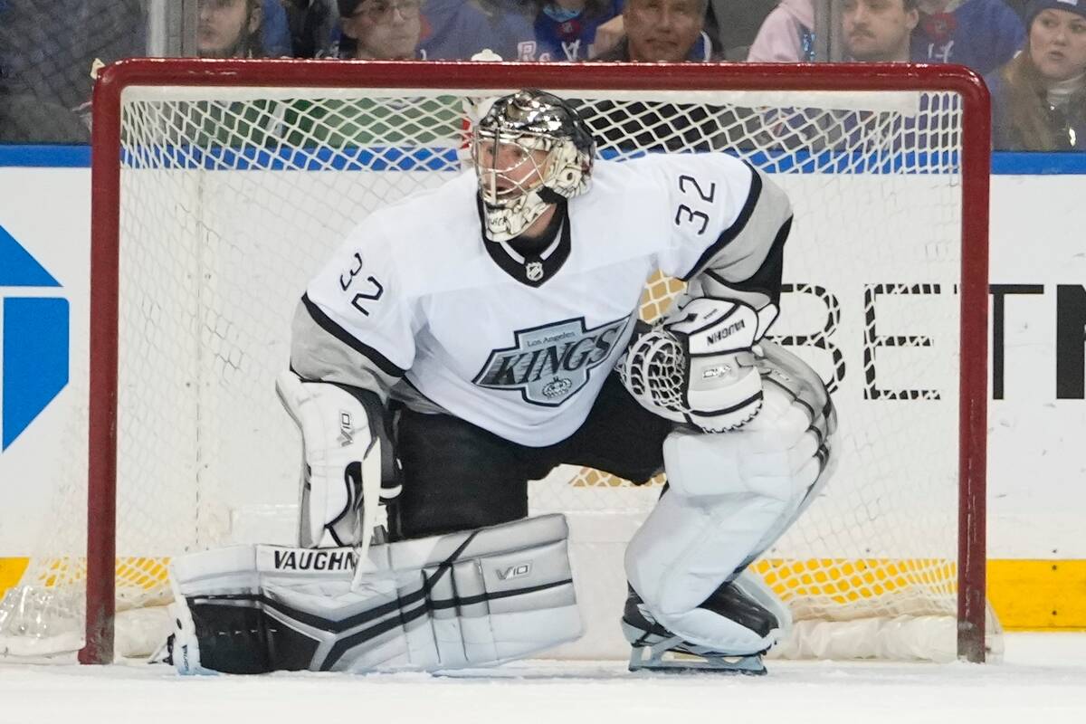 Los Angeles Kings goaltender Jonathan Quick (32) during the first period of an NHL hockey game ...