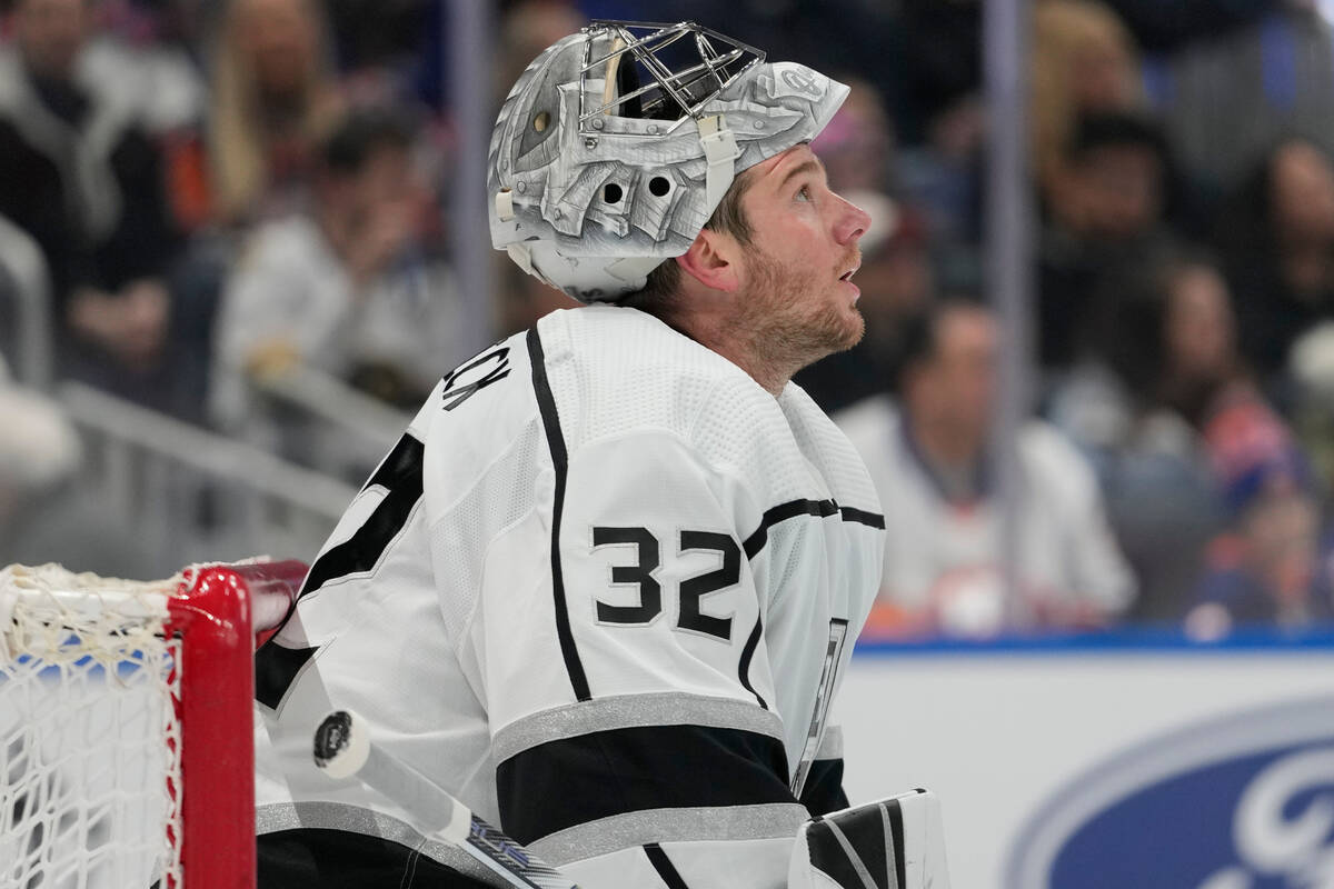 Los Angeles Kings goaltender Jonathan Quick during the second period of an NHL hockey game agai ...