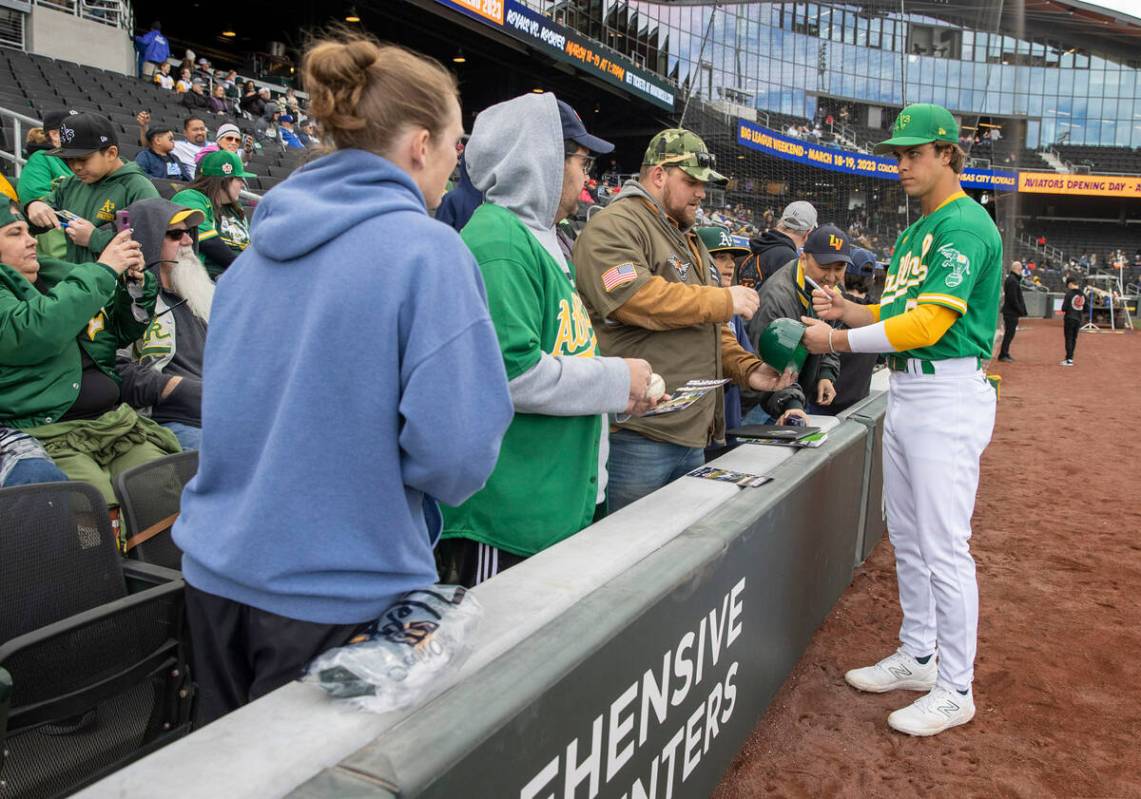 Oakland Athletics shortstop Max Muncy (81) signs autographs for Josh Mosier of North Las Vegas ...