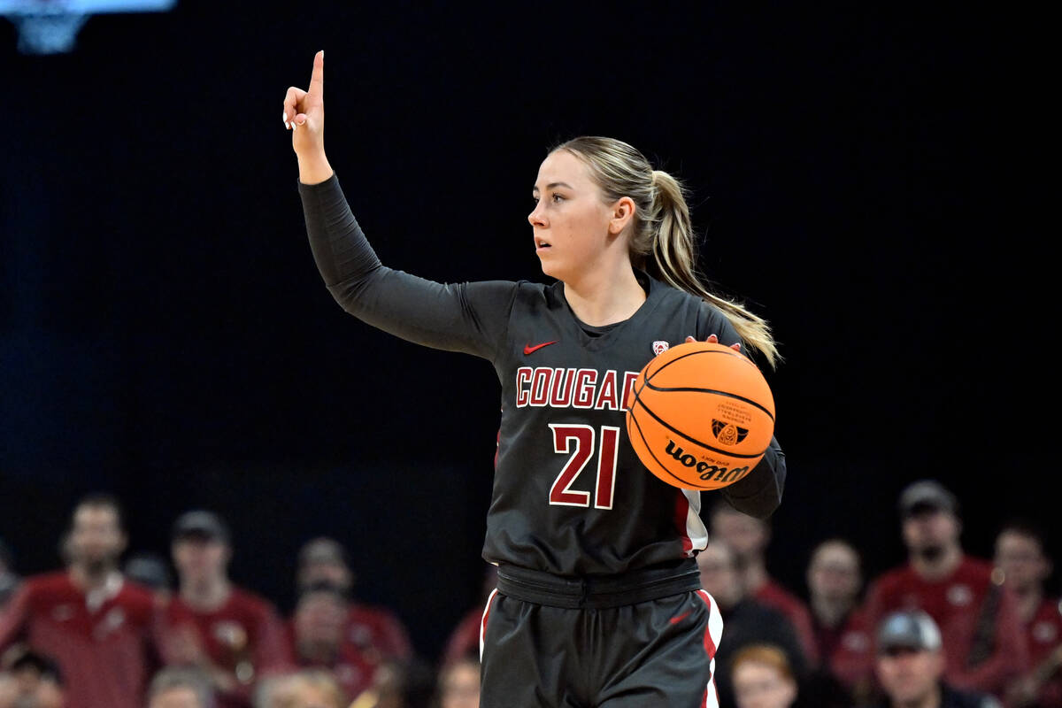 Washington State guard Johanna Teder (21) calls a play as she brings the ball upcourt against U ...