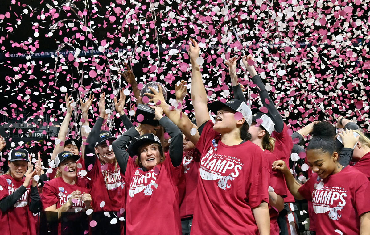 Washington State head coach Kamie Ethridge, center left, Ula Motuga, center right, and the team ...