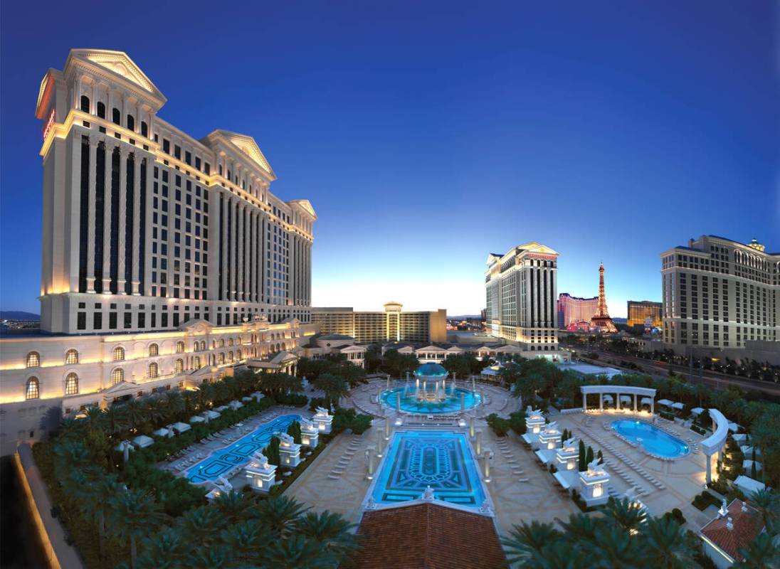 Garden of the Gods Pool Oasis at Caesars Palace (courtesy Caesars Entertainment)