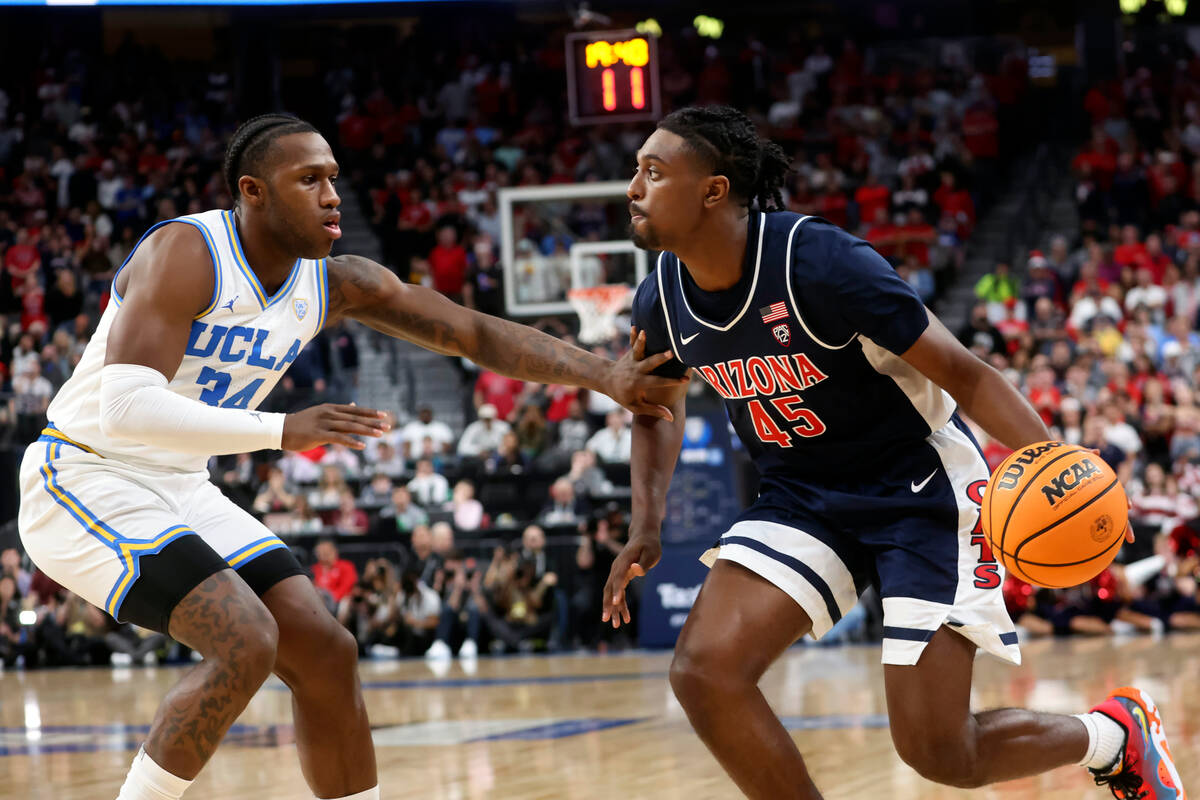 Arizona guard Cedric Henderson Jr. (45) drives the ball against UCLA guard David Singleton (34) ...