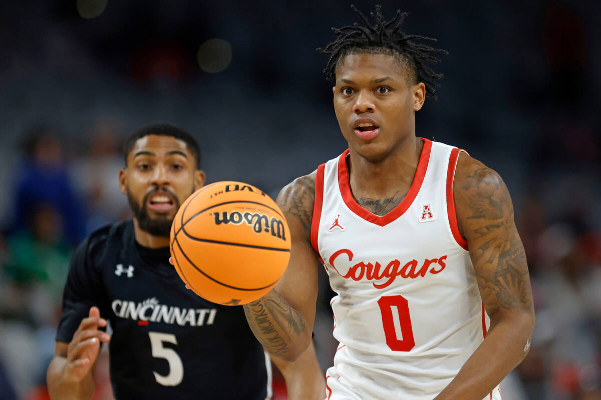 Houston guard Marcus Sasser (0) brings the ball up the court ahead of Cincinnati guard David De ...