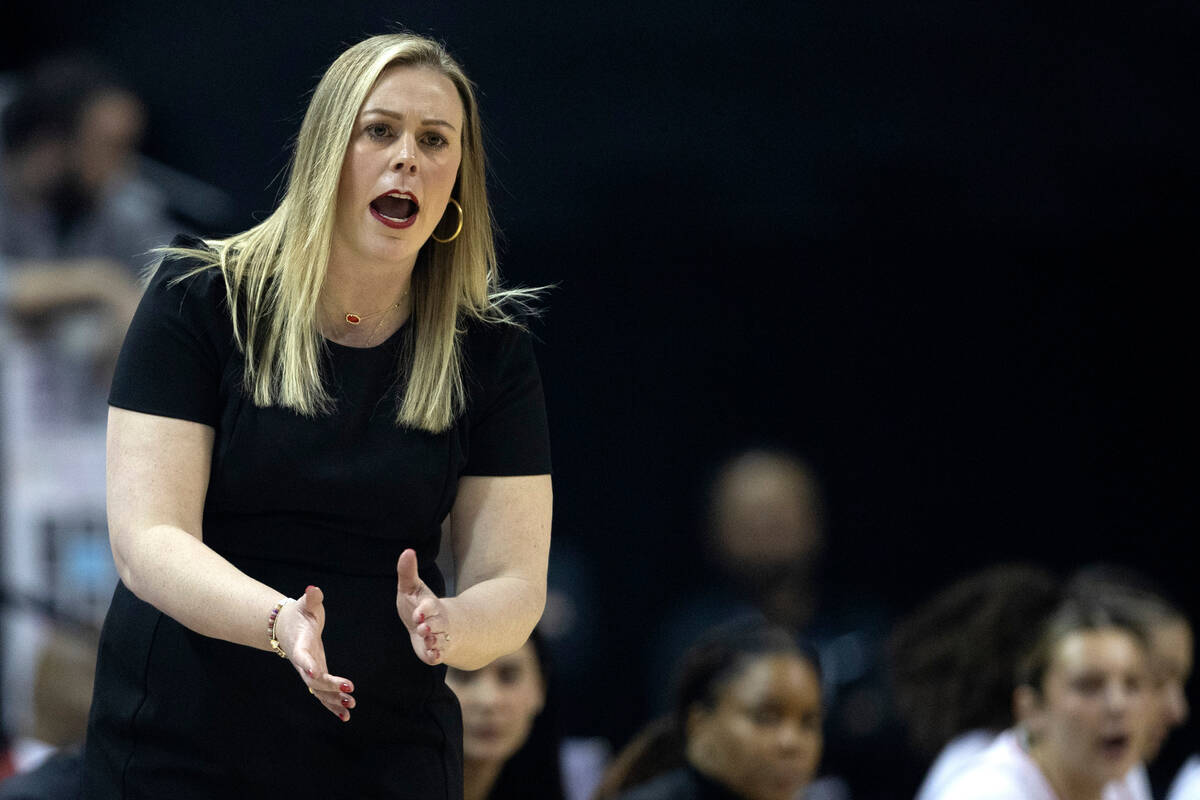 UNLV Lady Rebels head coach Lindy La Rocque shouts from the sidelines during the first half of ...