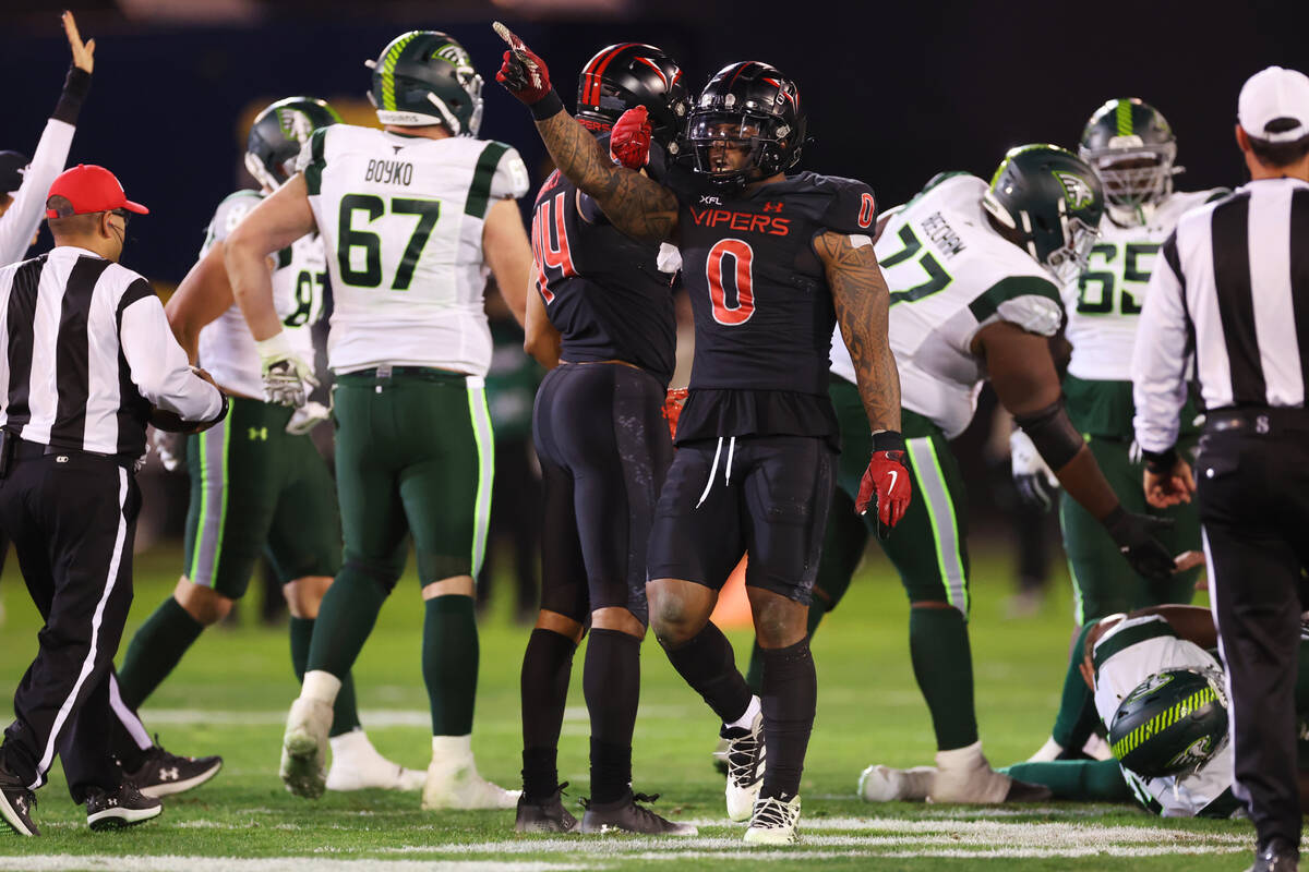 Vegas Vipers outside linebacker Pita Taumoepenu (0) reacts after getting a sack during the firs ...