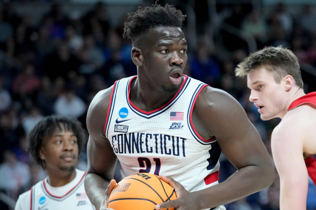 Connecticut's Adama Sanogo (21) looks to pass after rebounding against St. Mary's Mitchell Saxe ...