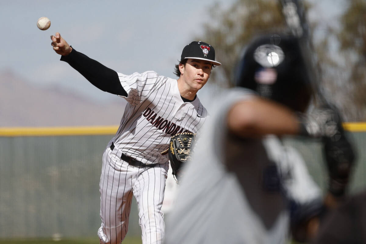 Desert Oasis' Seth Graham-Pippin (9) delivers to Bishop Gorman's Maddox Riske (2) during the fi ...