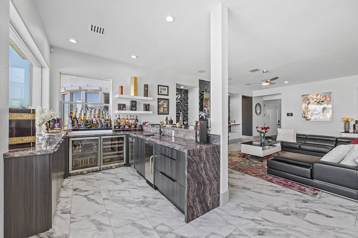 A bar in the loft. (Aeon Jones, AVIA Media Group)