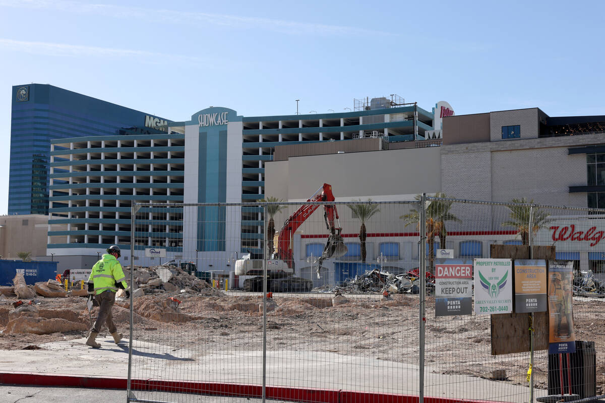 Crews clear the remains of buildings at 3755 Las Vegas Blvd. South on the Strip in Las Vegas Mo ...