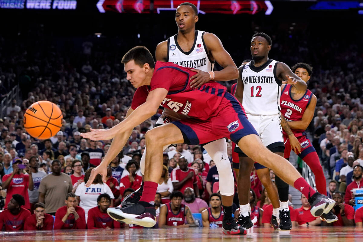 Florida Atlantic center Vladislav Goldin (50) fights for a loose ball with San Diego State guar ...