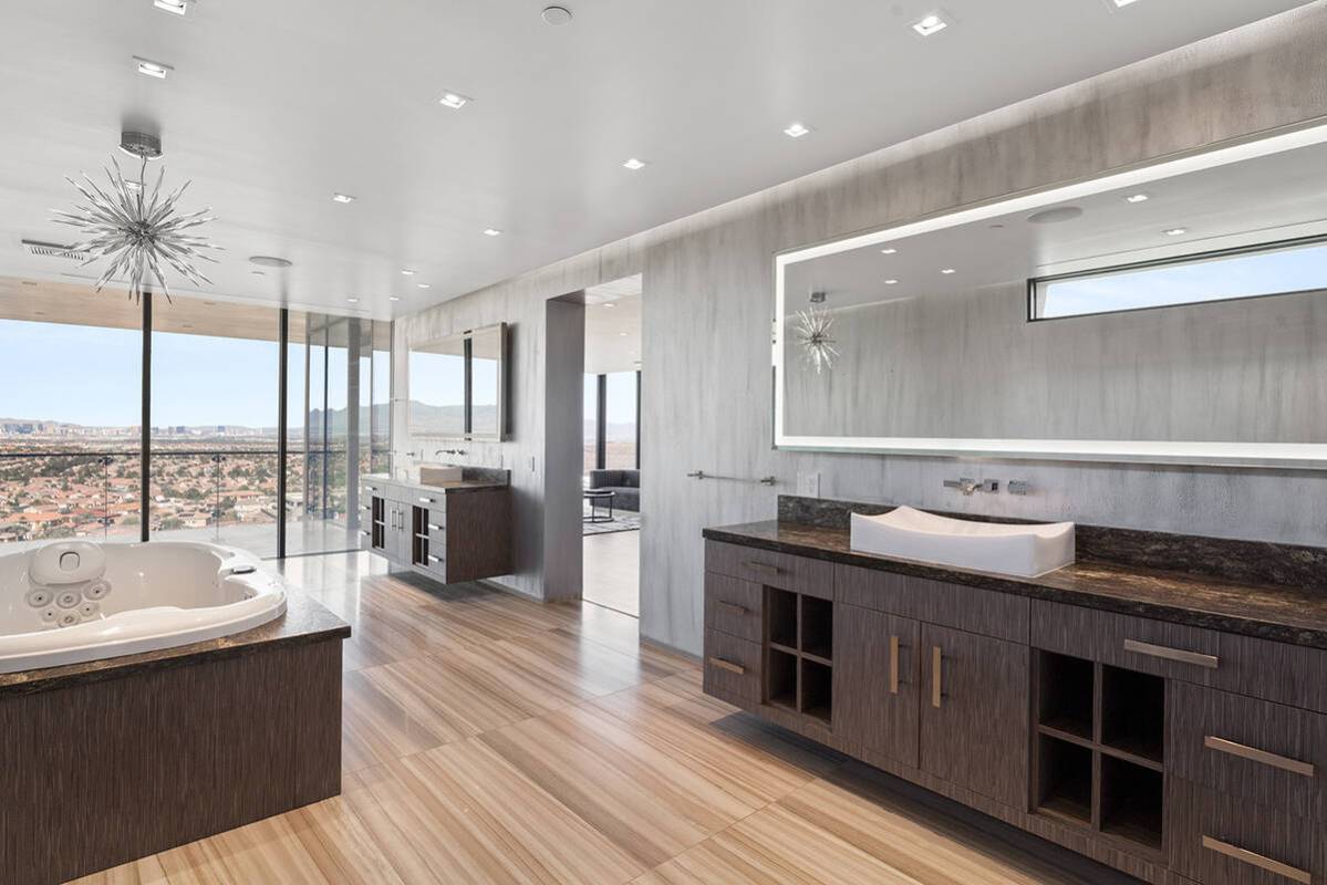 The master bath of Gene Simmons' former home in Ascaya. (IS Luxury)