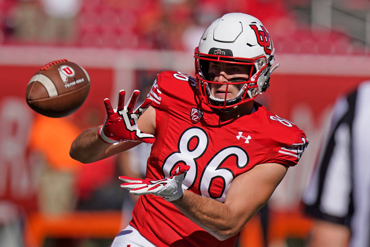 FILE - Utah tight end Dalton Kincaid (86) warms up before their NCAA college football game agai ...