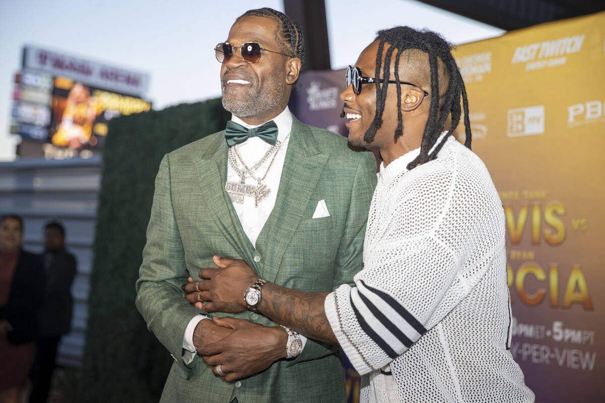 Former professional basketball player Stephen Jackson, left, is met by former NFL wide receiver ...