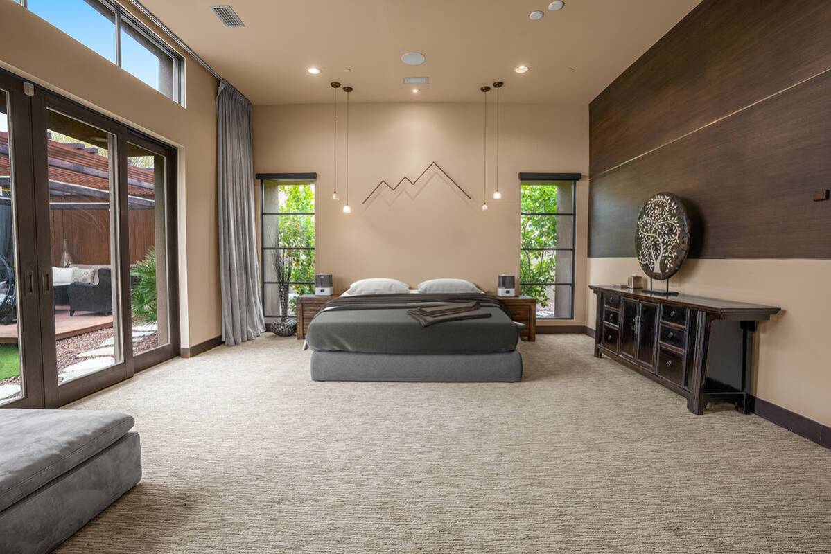 The master suite. (Daniel Gutierrez, Red Luxury Marketing & Production Studios)