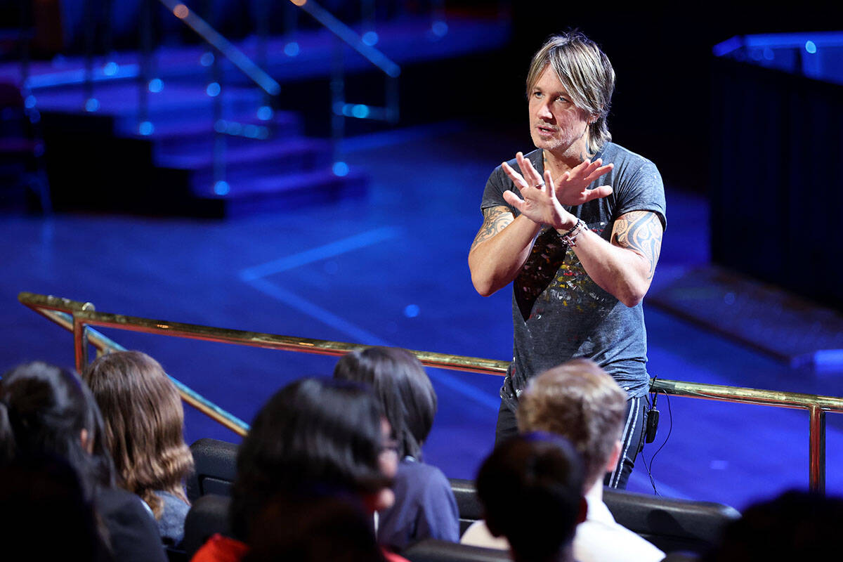 Caesars resident artist Keith Urban talks to 30 guitar students from Las Vegas Academy at the C ...