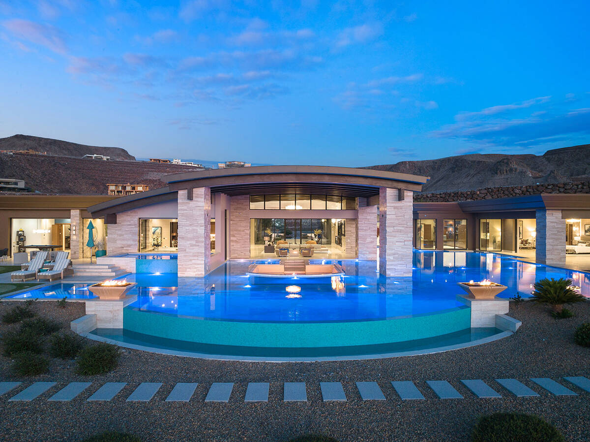 The pool. (IS Luxury)