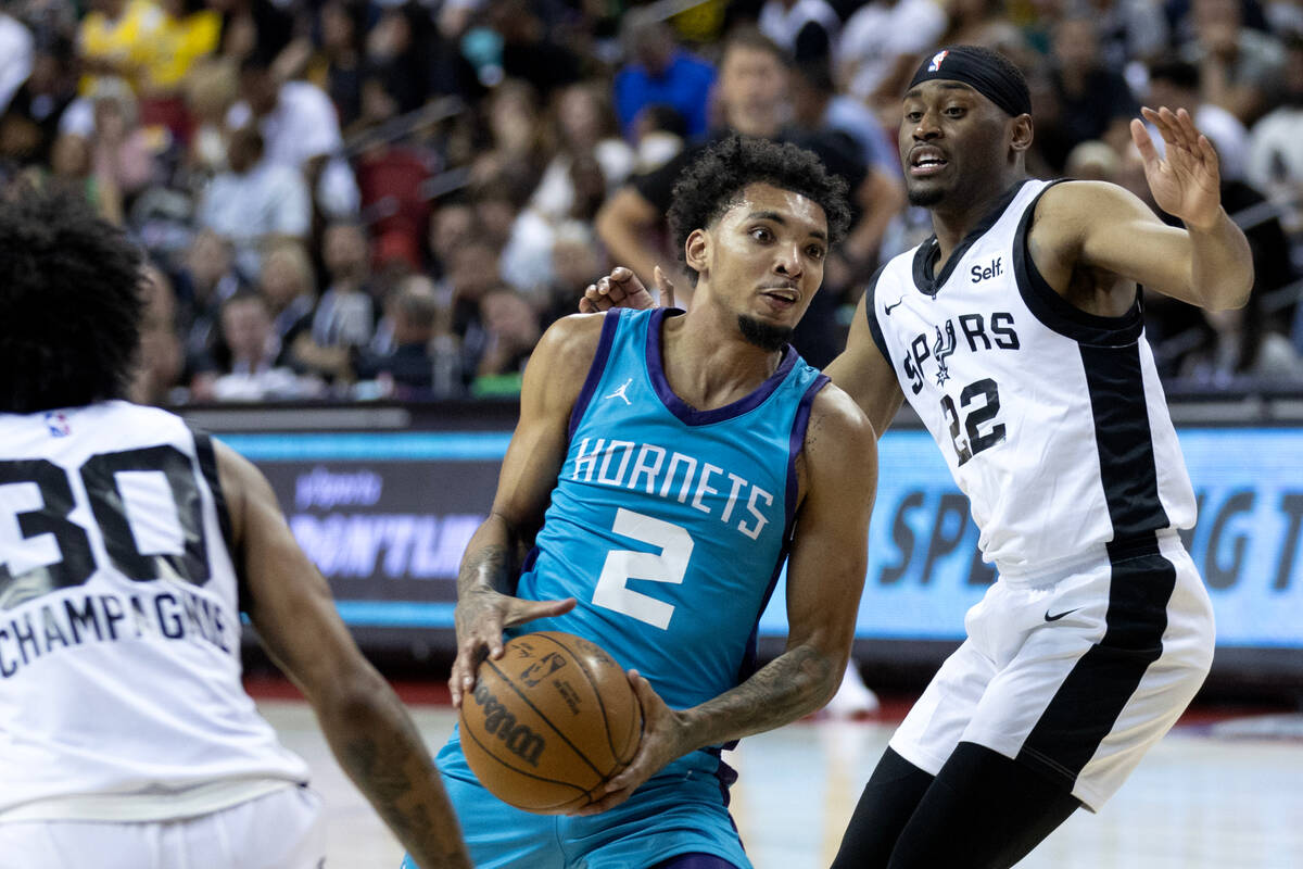 Charlotte Hornets guard James Bouknight (2) drives toward the hoop around San Antonio Spurs gua ...