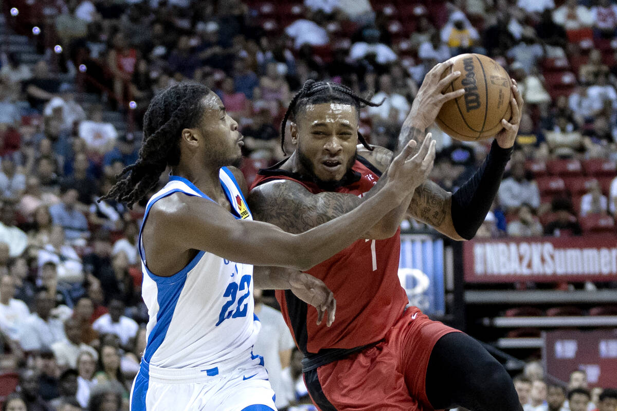 Houston Rockets forward Cam Whitmore (7) drives around Oklahoma City Thunder guard Cason Wallac ...