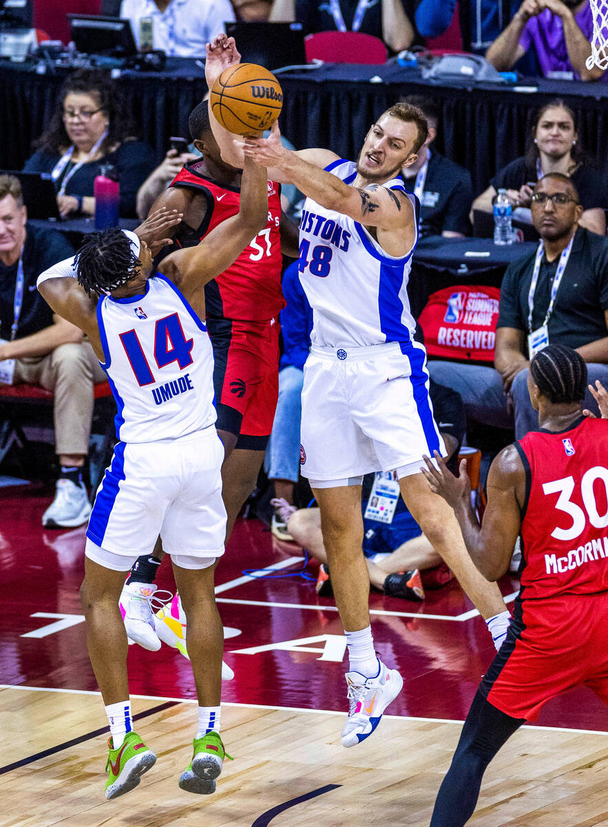 Detroit Pistons forward Jack Nunge (48) and teammate guard Stanley Umude (14) steal the ball fr ...