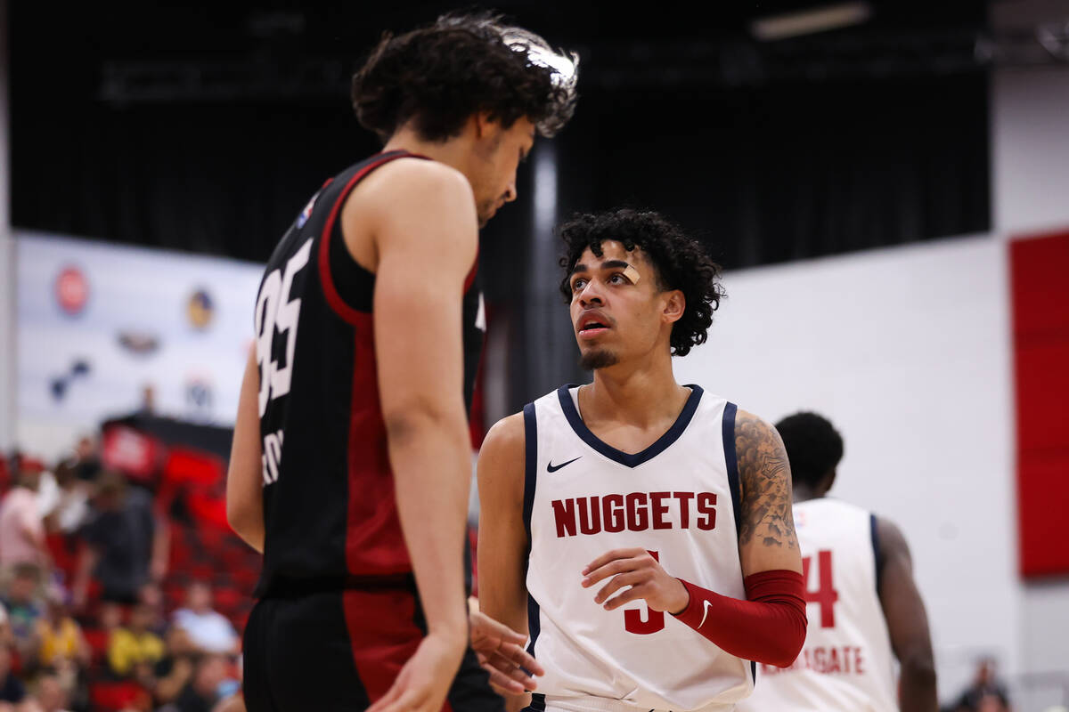 Denver Nuggets guard Julian Strawther (3) looks up at the scoreboard during an NBA Summer Leagu ...