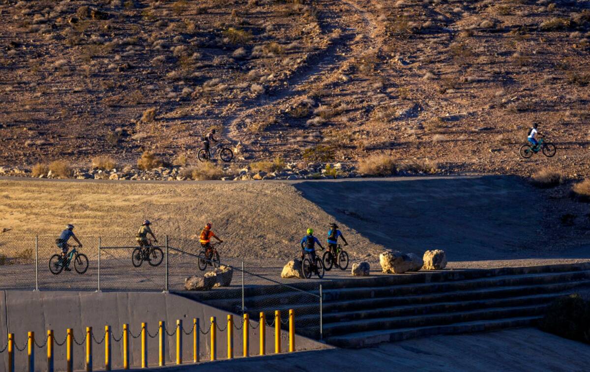 Mountain bikers rides trails in the southwest hills on Thursday, July 20, 2023, in Las Vegas (L ...