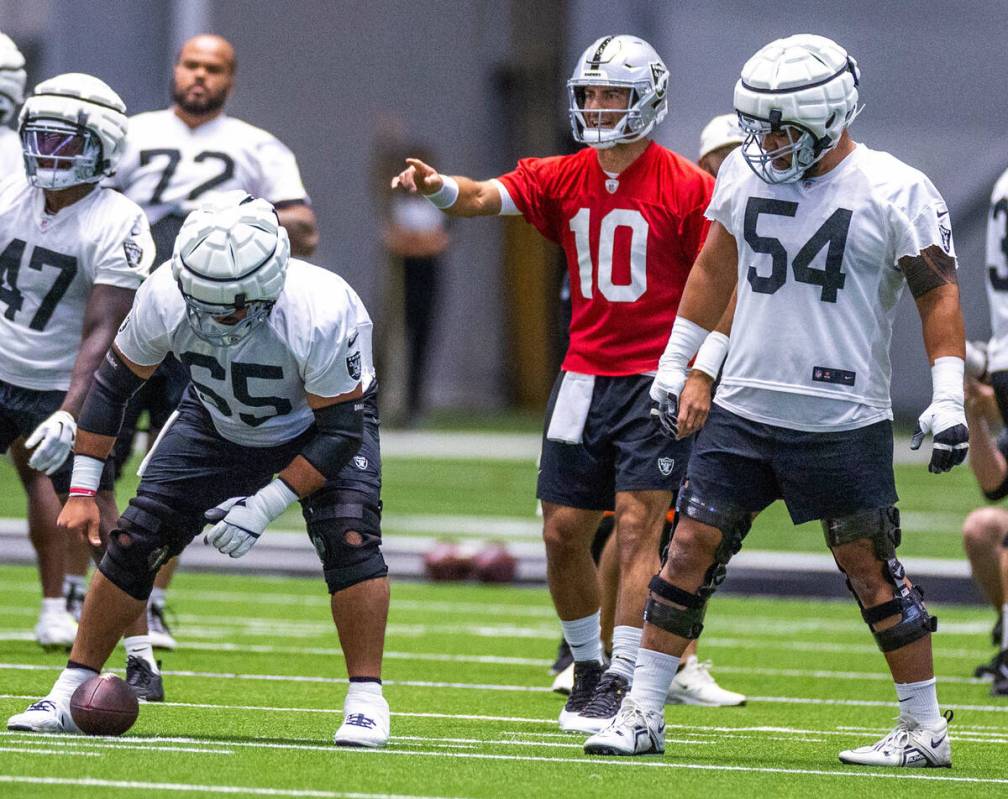 Raiders quarterback Jimmy Garoppolo (10) calls a play at the offensive line with teammates duri ...