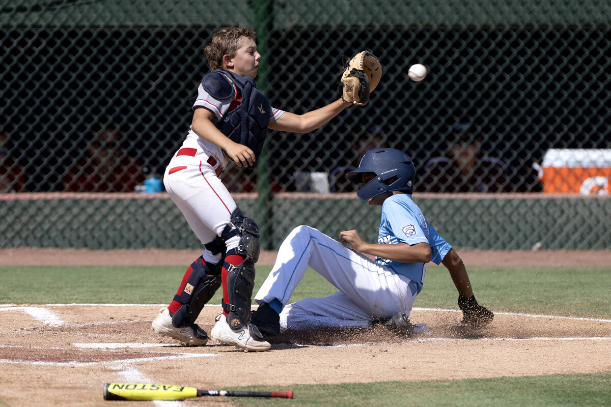 Utah catcher Brogan Oliverson (10) attempts to out Henderson center fielder JoJo Dixon (21) dur ...