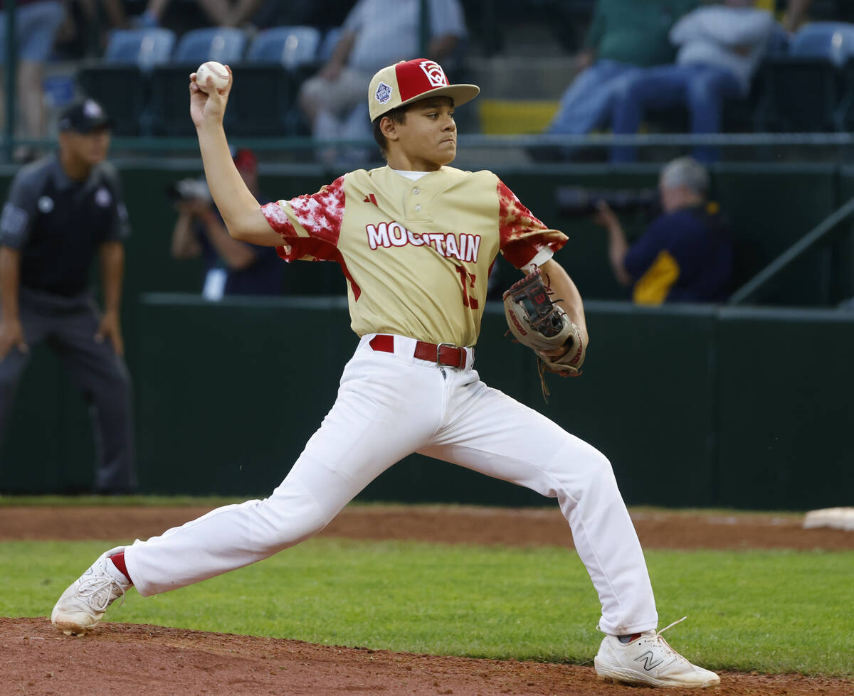 The Henderson All-Stars pitcher David Edwards delivers a pitch against New Albany, Ohio, during ...