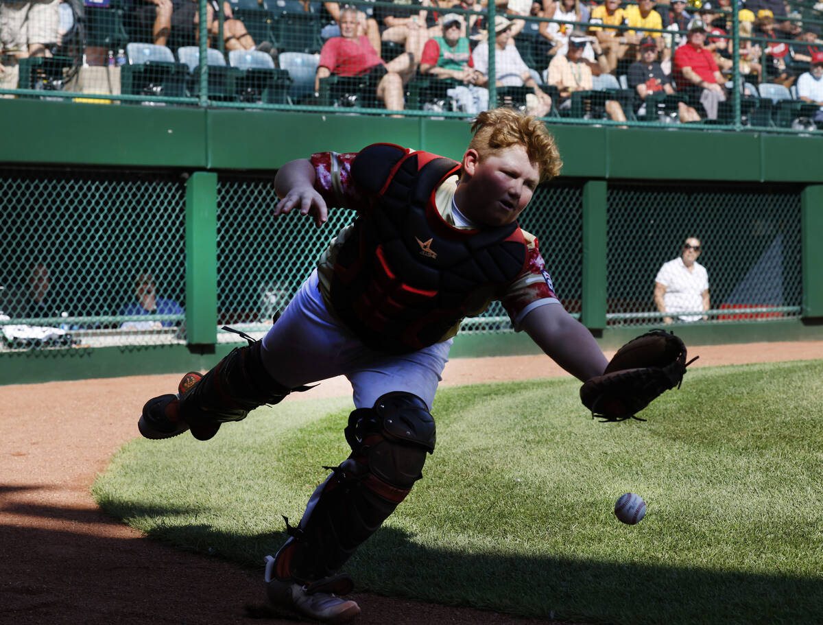 The Henderson All-Stars catcher Arlie Daniel IV dives but unable to catch a foul ball during th ...