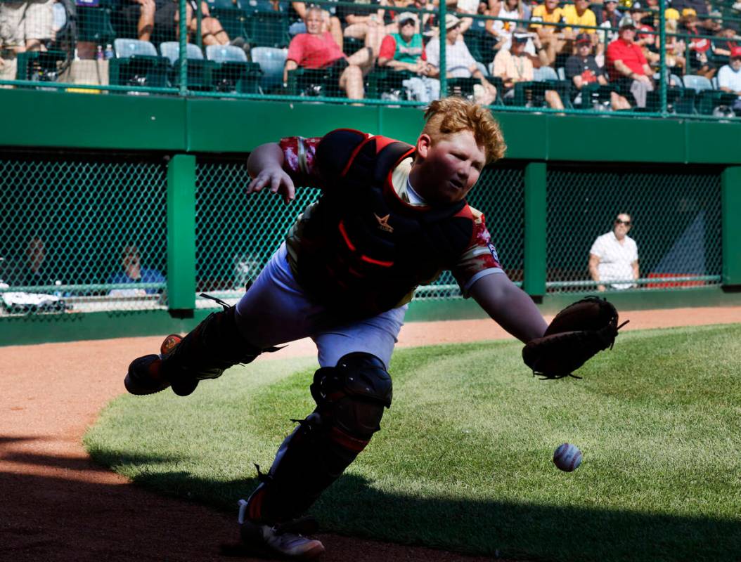 The Henderson All-Stars catcher Arlie Daniel IV dives but unable to catch a foul ball during th ...